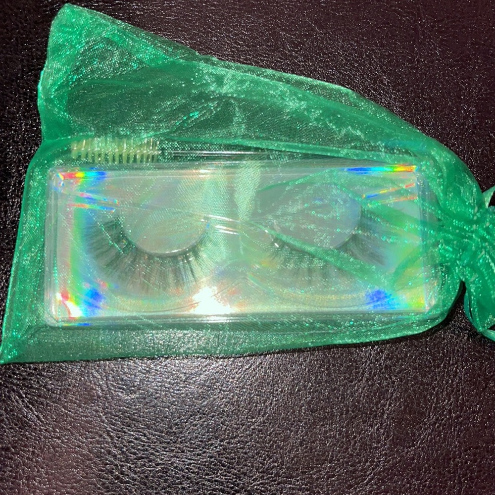 False Mink Lashes - Picture 4 of 6